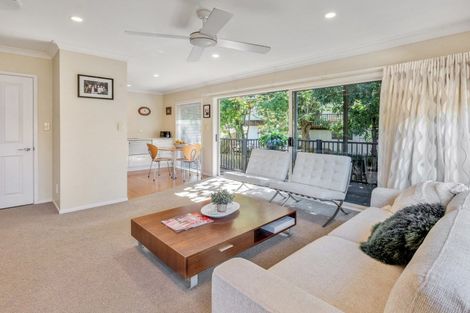 Photo of property in 5 Seymour Road, Mellons Bay, Auckland, 2014