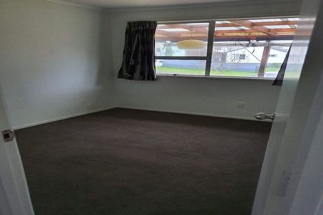 Photo of property in 34 Claverdon Drive, Massey, Auckland, 0614