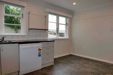 Photo of property in 9 Upper Lewisville Terrace, Thorndon, Wellington, 6011