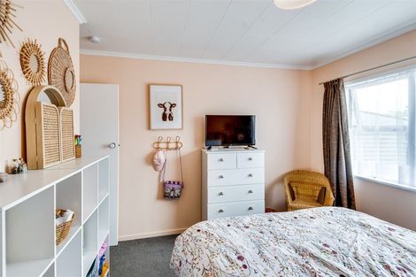 Photo of property in 86 Clarence Cox Crescent, Pirimai, Napier, 4112