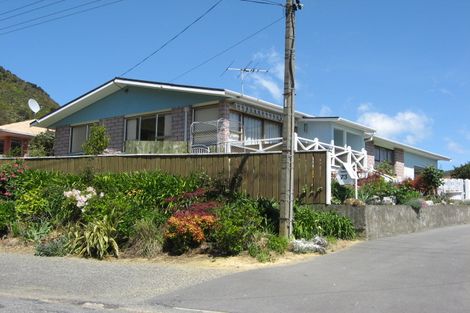 Photo of property in 73 Kent Street, Picton, 7220