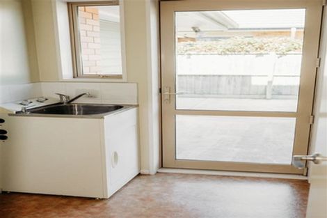 Photo of property in 64 Willowview Drive, Redwood, Christchurch, 8051