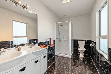 Photo of property in 140 Regent's Park Drive, Casebrook, Christchurch, 8051
