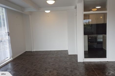 Photo of property in 2/56 Birkdale Road, Birkdale, Auckland, 0626