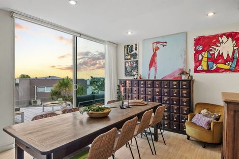 Photo of property in 42 Bayview Road, Browns Bay, Auckland, 0630