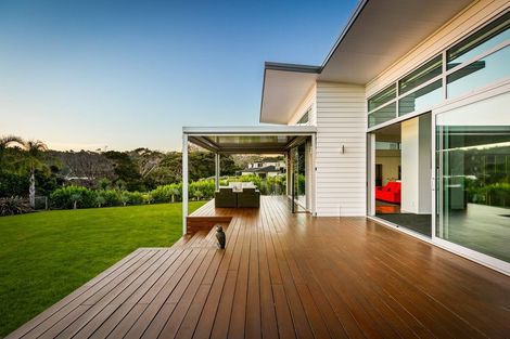 Photo of property in 8 Kerema Way, Schnapper Rock, Auckland, 0632