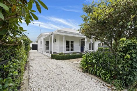 Photo of property in 17 Martin Avenue, Beckenham, Christchurch, 8023