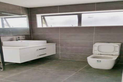 Photo of property in 16 Takutai Avenue, Bucklands Beach, Auckland, 2012