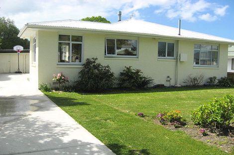Photo of property in 32 Barnes Road, Redwood, Christchurch, 8051