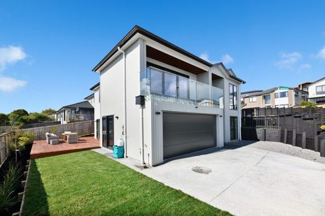 Photo of property in 5 Eric Gifford Drive, Ranui, Auckland, 0612