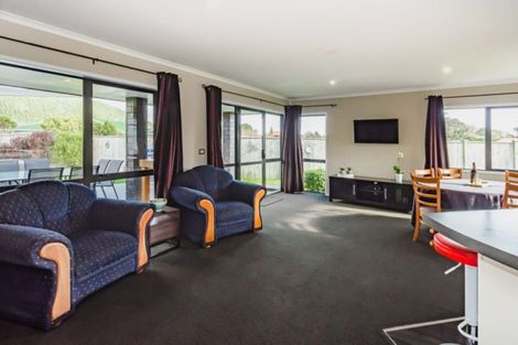 Photo of property in 18 Pearson Place, Paraparaumu, 5032