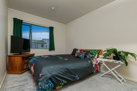 Photo of property in 11 Vitex Lane, Henderson, Auckland, 0612