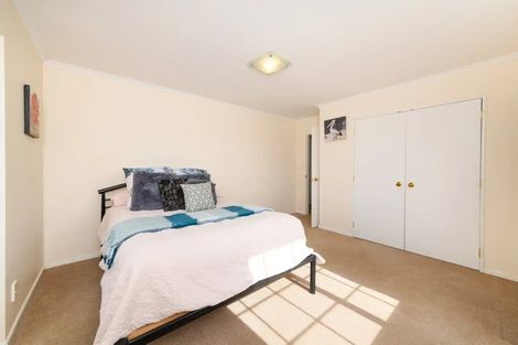 Photo of property in 2 Rosebank Avenue, Kelvin Grove, Palmerston North, 4414