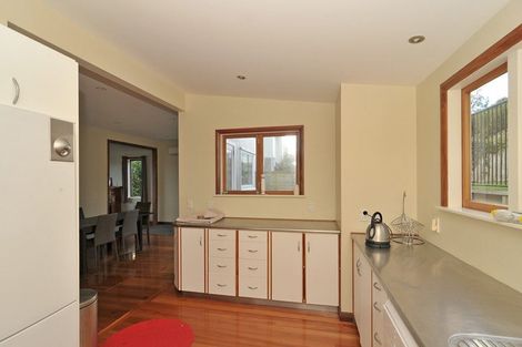 Photo of property in 35 Beacon Hill Road, Strathmore Park, Wellington, 6022