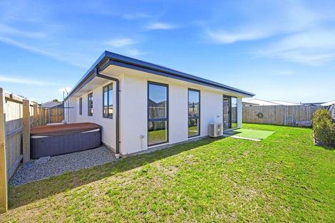 Photo of property in 10 Poipoi Place, Aranui, Christchurch, 8061