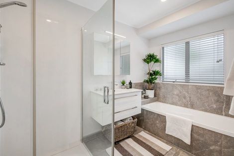 Photo of property in 12 Godwin Court, Unsworth Heights, Auckland, 0632