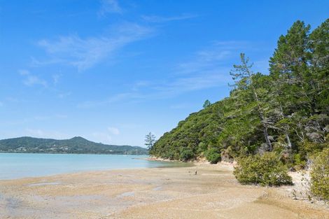 Photo of property in 126 Te Wahapu Road, Russell, 0272