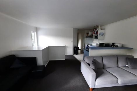 Photo of property in 64 Newlands Road, Newlands, Wellington, 6037