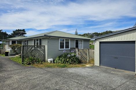 Photo of property in 15 Tawa Street, Tawa, Wellington, 5028