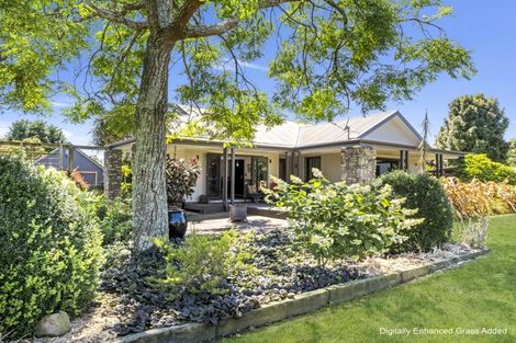 Photo of property in 424 Tararua Road, Levin, 5571