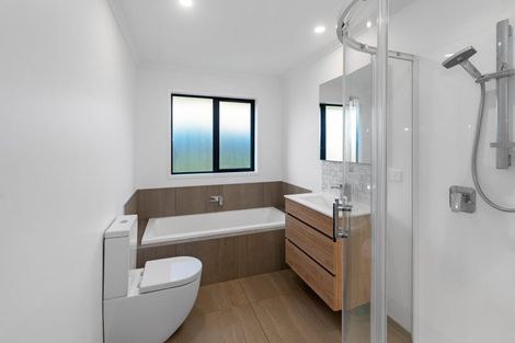 Photo of property in 6 Tarara Lane, Kumeu, 0810