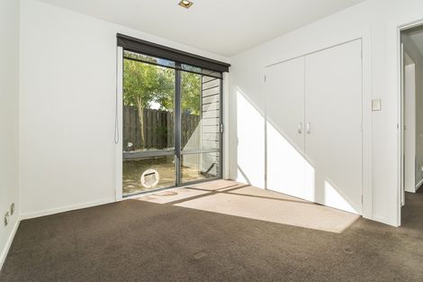 Photo of property in 100 Lake Road, Northcote, Auckland, 0627