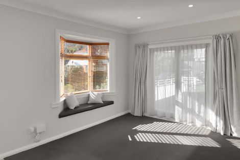 Photo of property in 55 Hungerford Road, Houghton Bay, Wellington, 6023