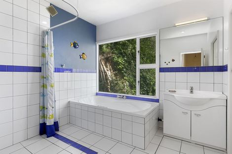 Photo of property in 516 Marine Drive, Sunshine Bay, Lower Hutt, 5013