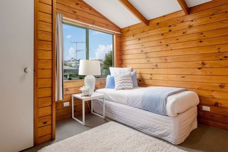 Photo of property in 1/4 Fernlea Rise, Bayview, Auckland, 0629