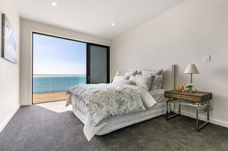 Photo of property in 8a Crispe Road, Clarks Beach, 2122