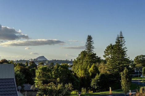Photo of property in 26 Oteki Park Drive, Welcome Bay, Tauranga, 3112