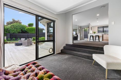 Photo of property in 16 Palm Grove Drive, Western Heights, Hamilton, 3200