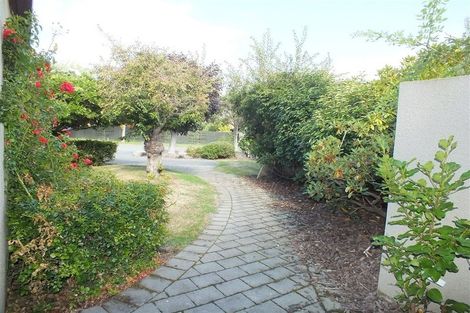 Photo of property in 11 Brockhall Lane, Avonhead, Christchurch, 8042