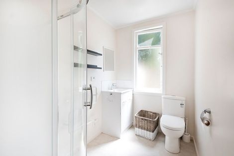 Photo of property in 2 Kopiko Way, Brooklyn, Wellington, 6021