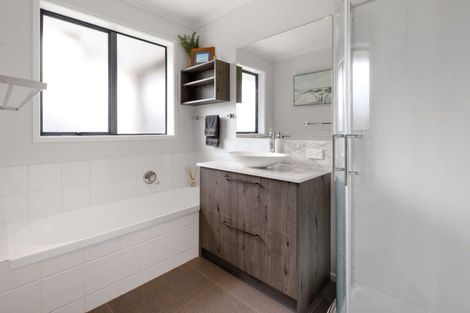 Photo of property in 6 Limousin Place, Grandview Heights, Hamilton, 3200