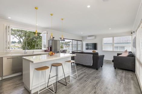 Photo of property in 7 Penton Road, Stanmore Bay, Whangaparaoa, 0932