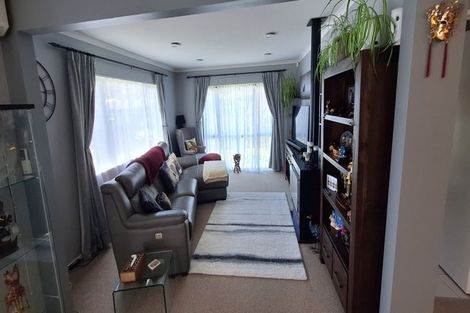 Photo of property in 22 Aragon Grove, Kingsley Heights, Upper Hutt, 5018