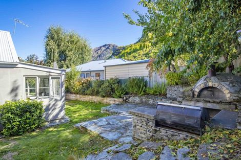 Photo of property in 9 Mcdonnell Road, Arrowtown, 9302