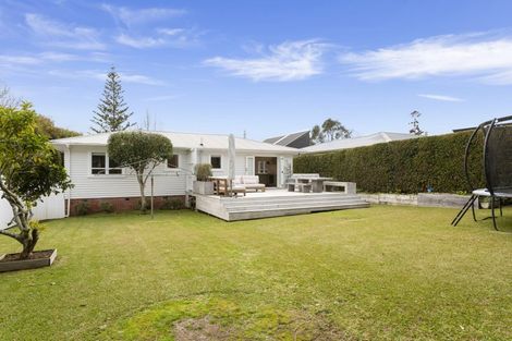 Photo of property in 31 Renata Crescent, Te Atatu Peninsula, Auckland, 0610