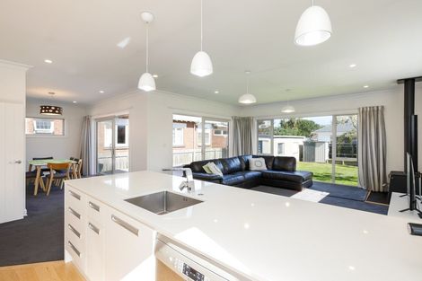 Photo of property in 52 Hargest Crescent, Saint Kilda, Dunedin, 9012