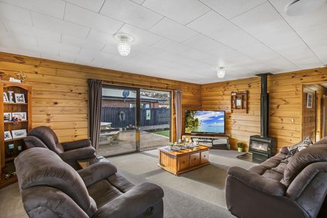 Photo of property in 11 Coolen Place, Tuakau, 2121