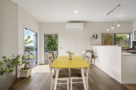 Photo of property in 11 Wilmington Place, Forrest Hill, Auckland, 0620