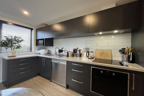 Photo of property in 10 Discovery Place, Marfell, New Plymouth, 4310