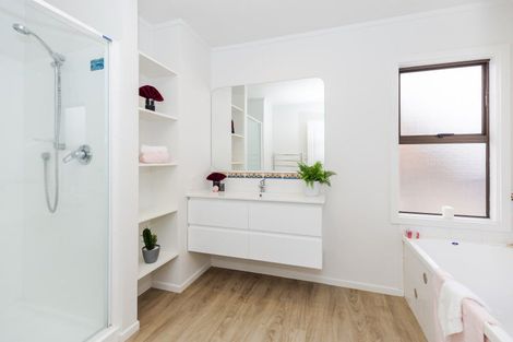 Photo of property in 17 Chesterfield Place, Rototuna, Hamilton, 3210