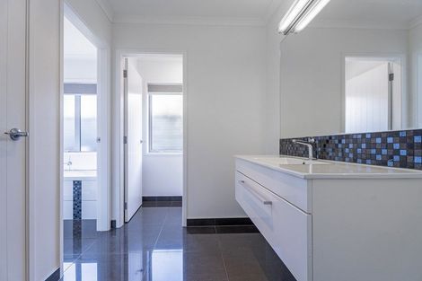 Photo of property in 18 Roseberry Place, Whitianga, 3510