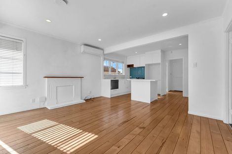 Photo of property in 210 Pilkington Road, Point England, Auckland, 1072