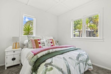 Photo of property in 5 Lyons Avenue, Murrays Bay, Auckland, 0630