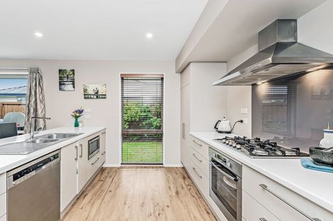 Photo of property in 100 Shillingford Boulevard, Rolleston, 7615