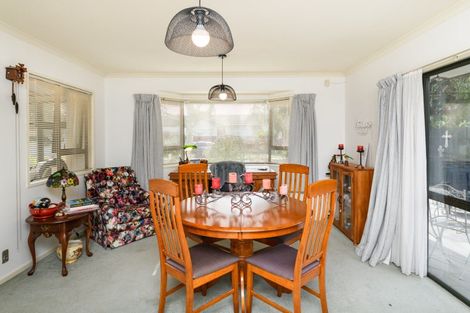 Photo of property in 18 Winston Avenue, Hokowhitu, Palmerston North, 4410