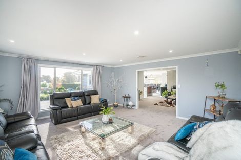 Photo of property in 2 Tutakarae Road, Kelvin Grove, Palmerston North, 4470